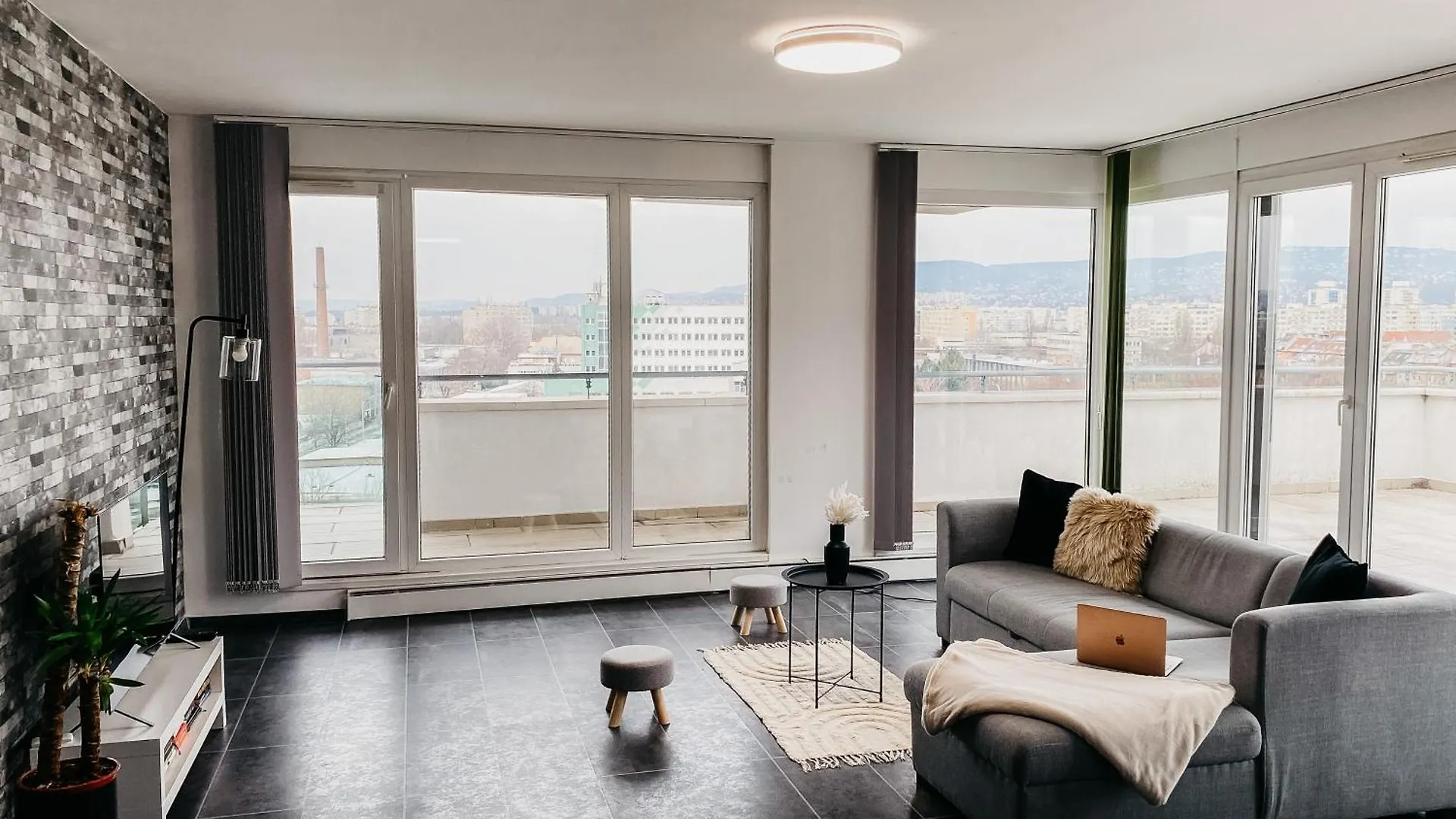 Апартаменты Highrise Horizon Penthouse Будапешт